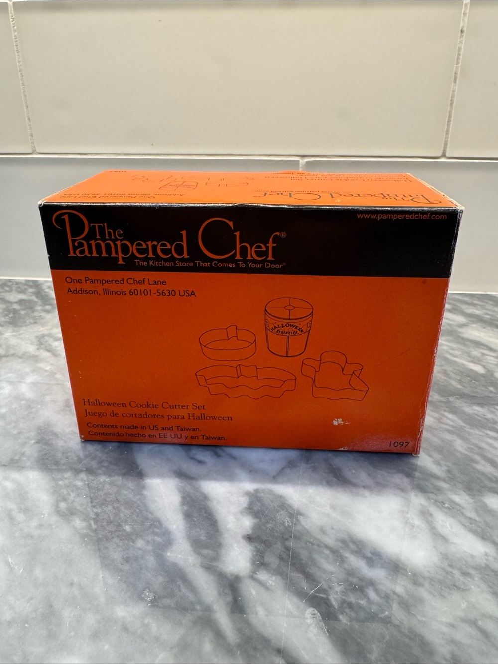 Pampered Chef Orange Halloween Cookie Cutter Set Box